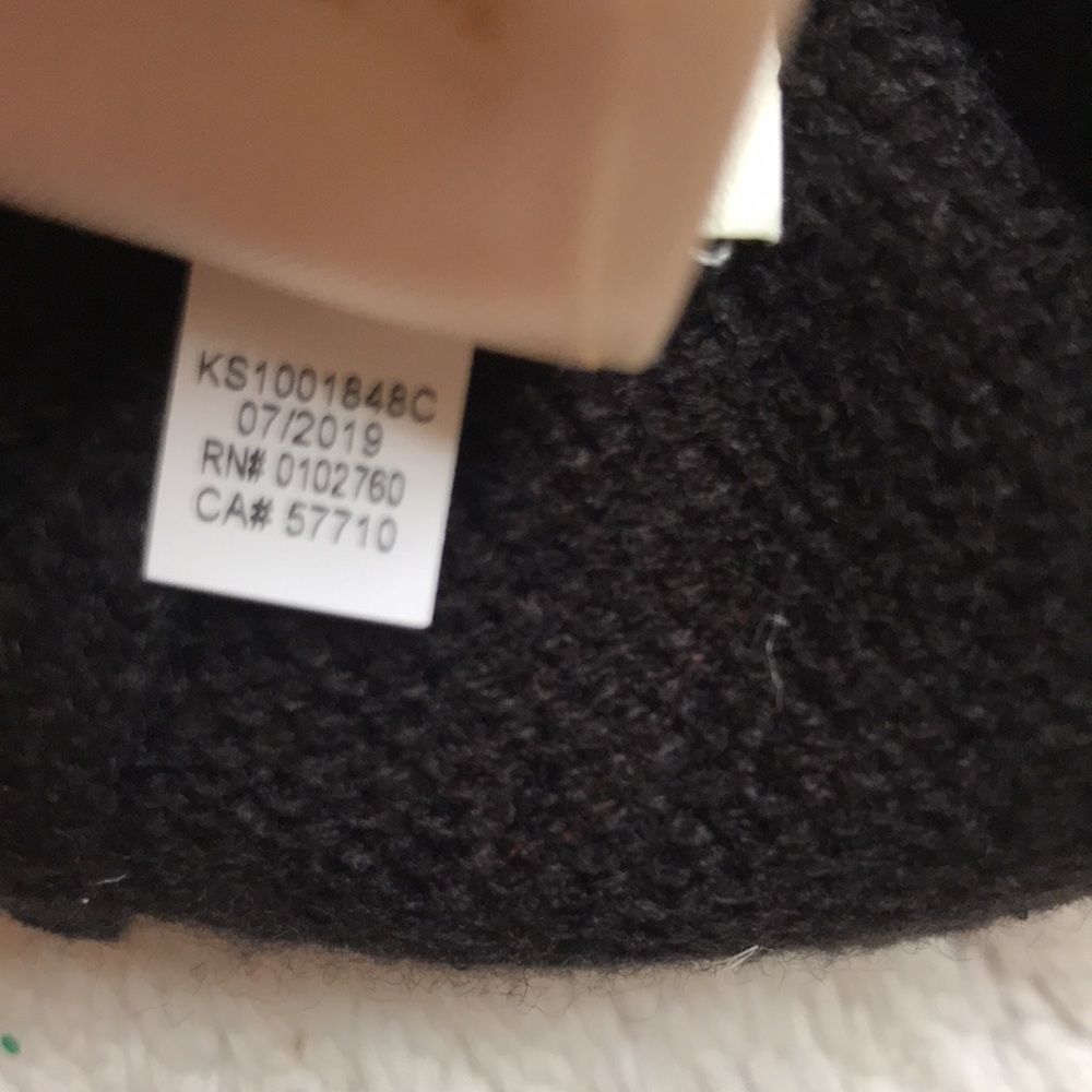🚖Kate Spade Taxi! Speech Bubble 🚖 Beanie NWT black + black pompom - Picture 4 of 16